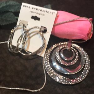 Ear ring / necklace combo